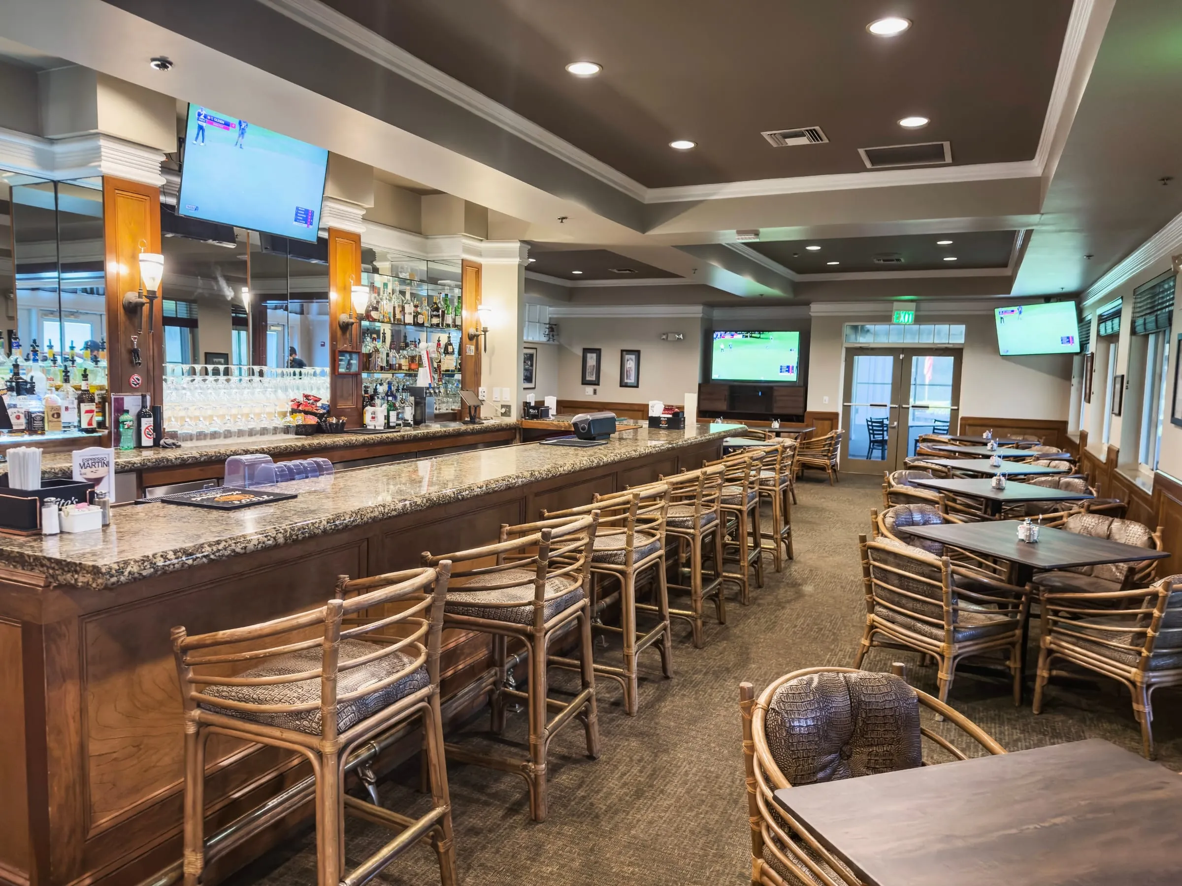 Beacon 19 Bar & Grill at The Country Club of Mount Dora